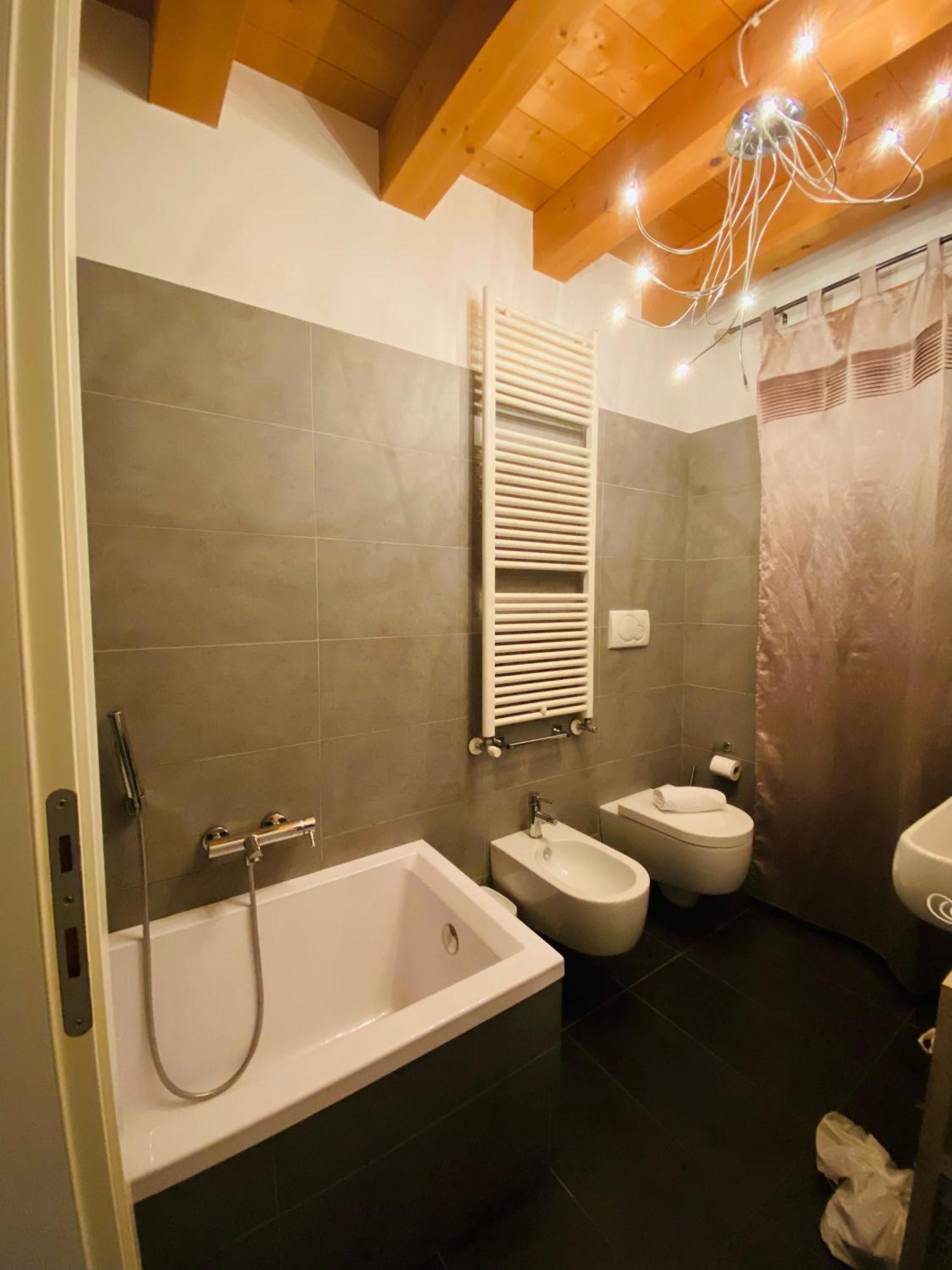 Central Luxury Garden Guest House เมสเตร ภายนอก รูปภาพ